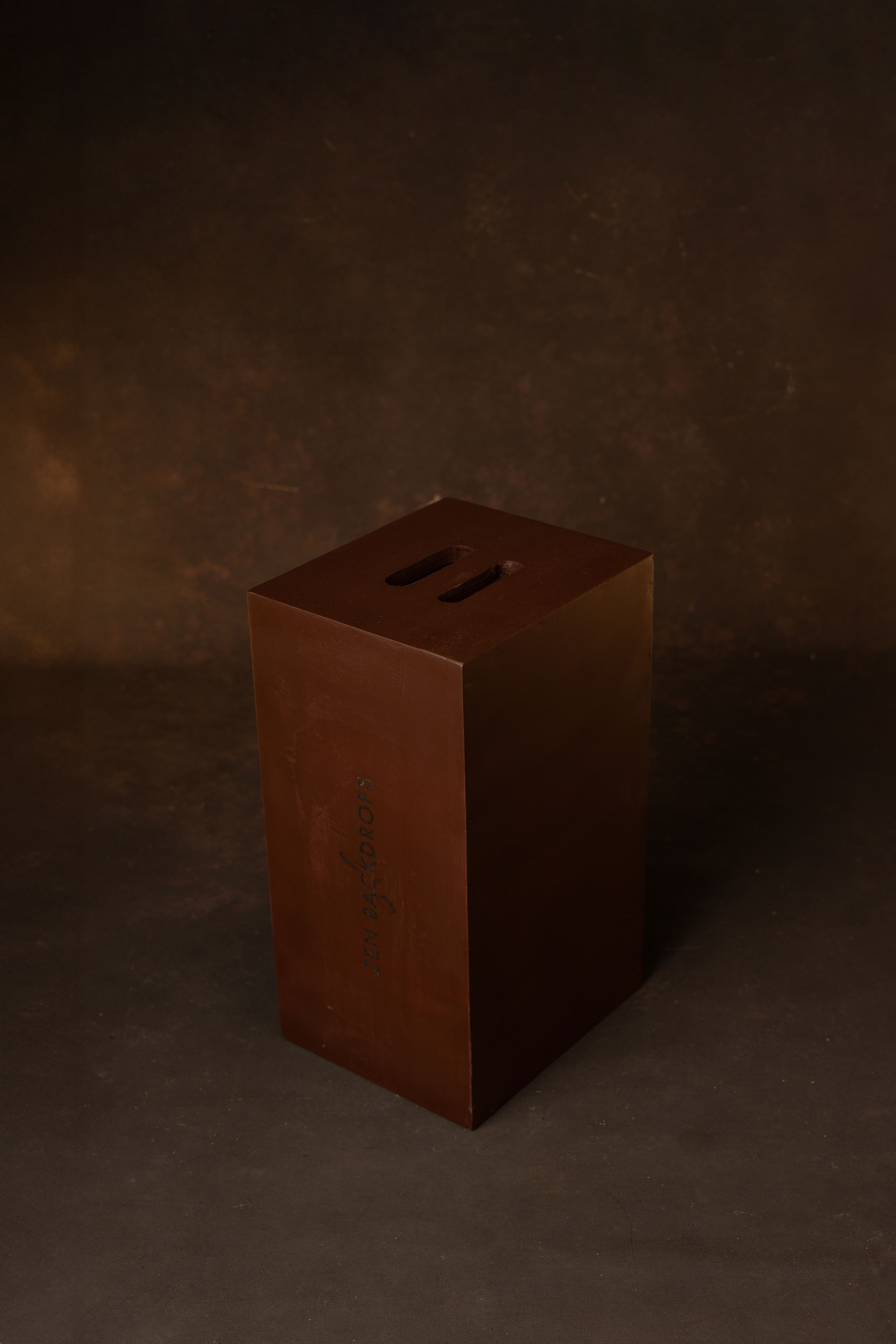 LARGE LIGHT BROWN APPLE BOX